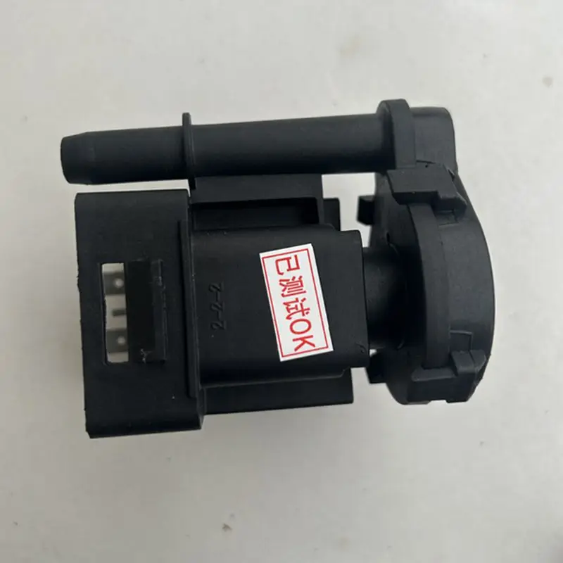 Suitable for Samsung dryer clothes drainage pump DC31-00105B B13-5AE12120 washing machine drain pump motor drain pump filter