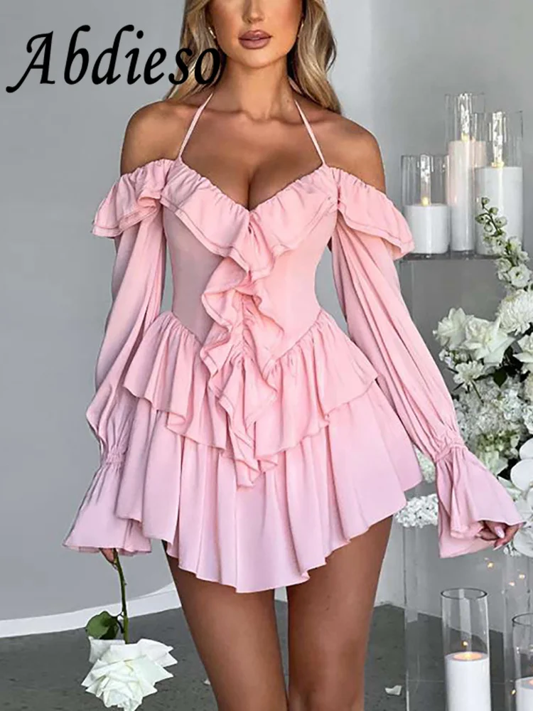 

Женское короткое платье с открытыми плечами, длинным рукавом и открытой спиной