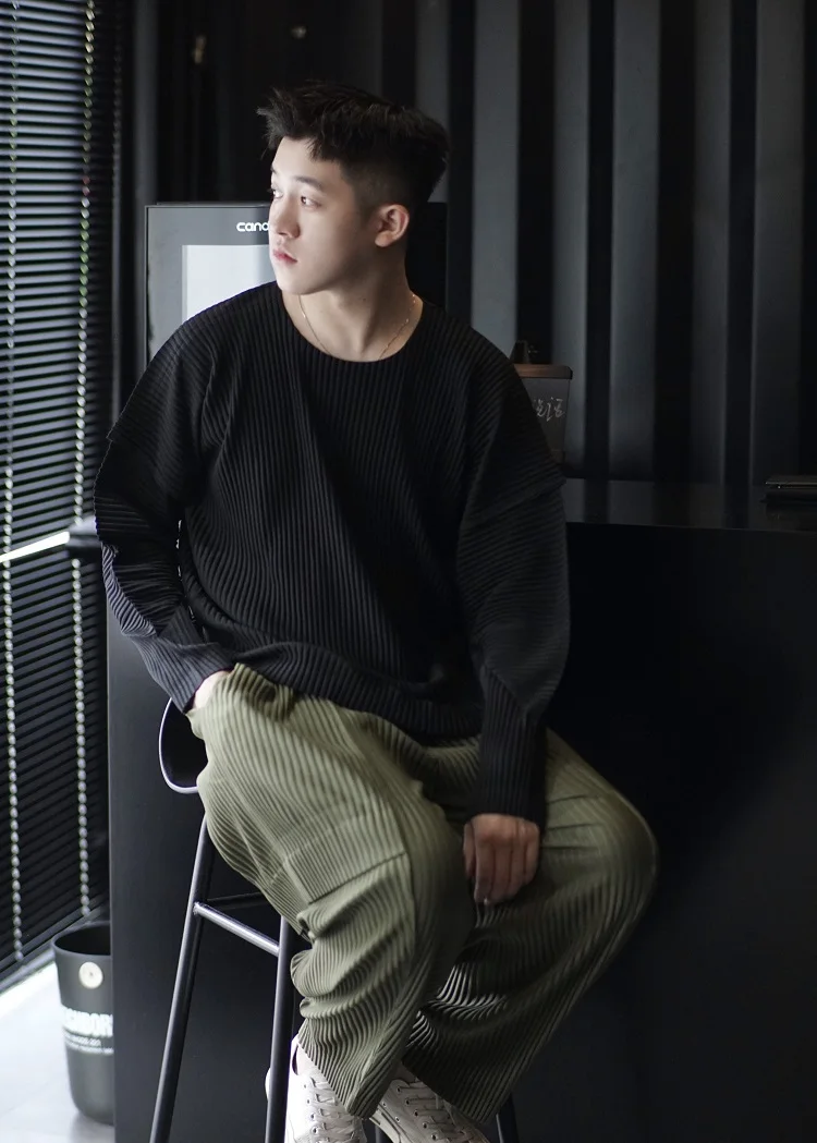 Miyake Pleated Man Loose Cargo Pants Nine-point Pants Fashion Casual Streetwear Miyake Pants 2