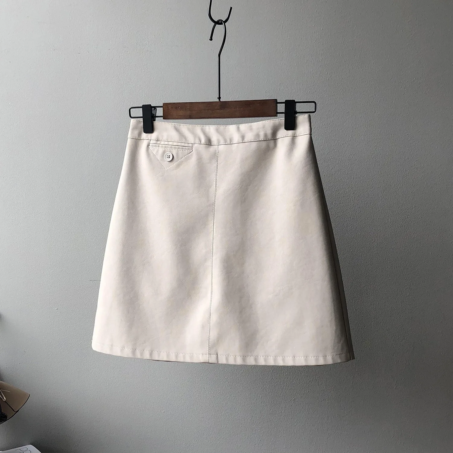Matte PU leather short skirt for women 2022 Spring New Korean high waist show thin temperament short skirt white tennis skirt