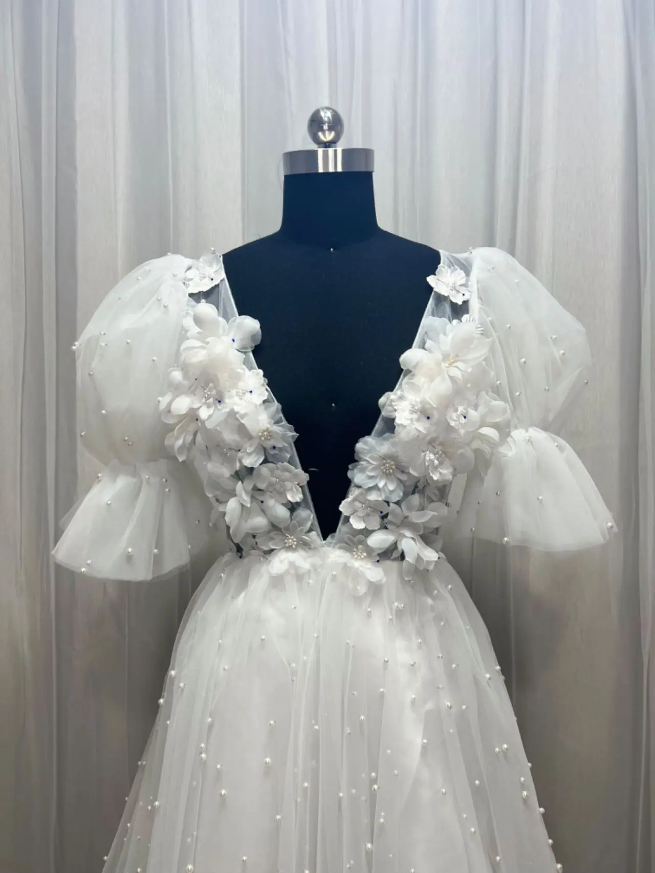 Short Wedding Dresses V-Neck Half Sleeves Pearls Flowers Mini Bride Dresses Sexy Backless Illusion Formal WeddingGown