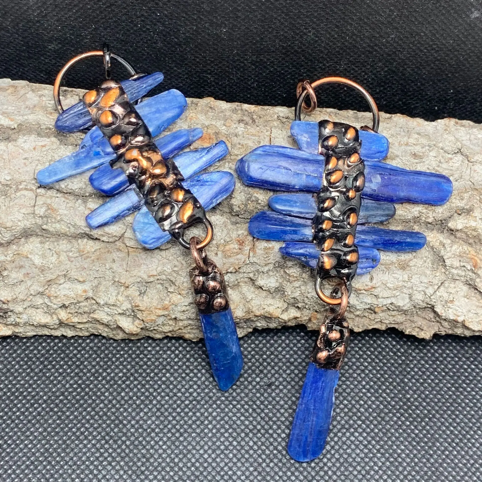 Natural Kyanite Vintage Pendant Raw Stone Irregular Antique Bronze Necklace Reiki Stone Charms for DIY Jewelry Making