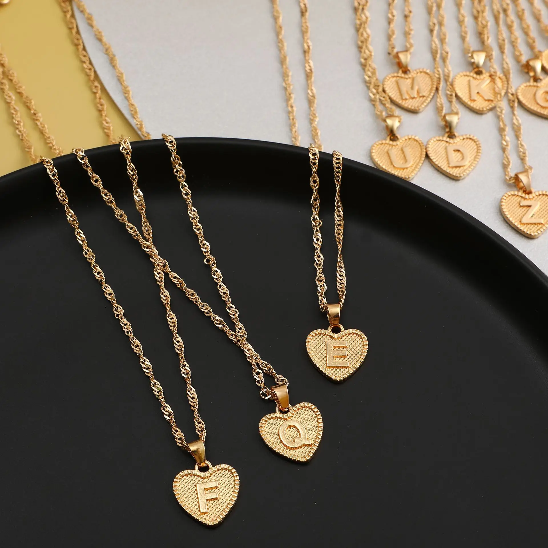 A-Z 26 Initials Name Necklaces Heart Pendant Letter Alphabets Necklace for Women 2023 Female Choker Chains Jewelry Trendy Gifts