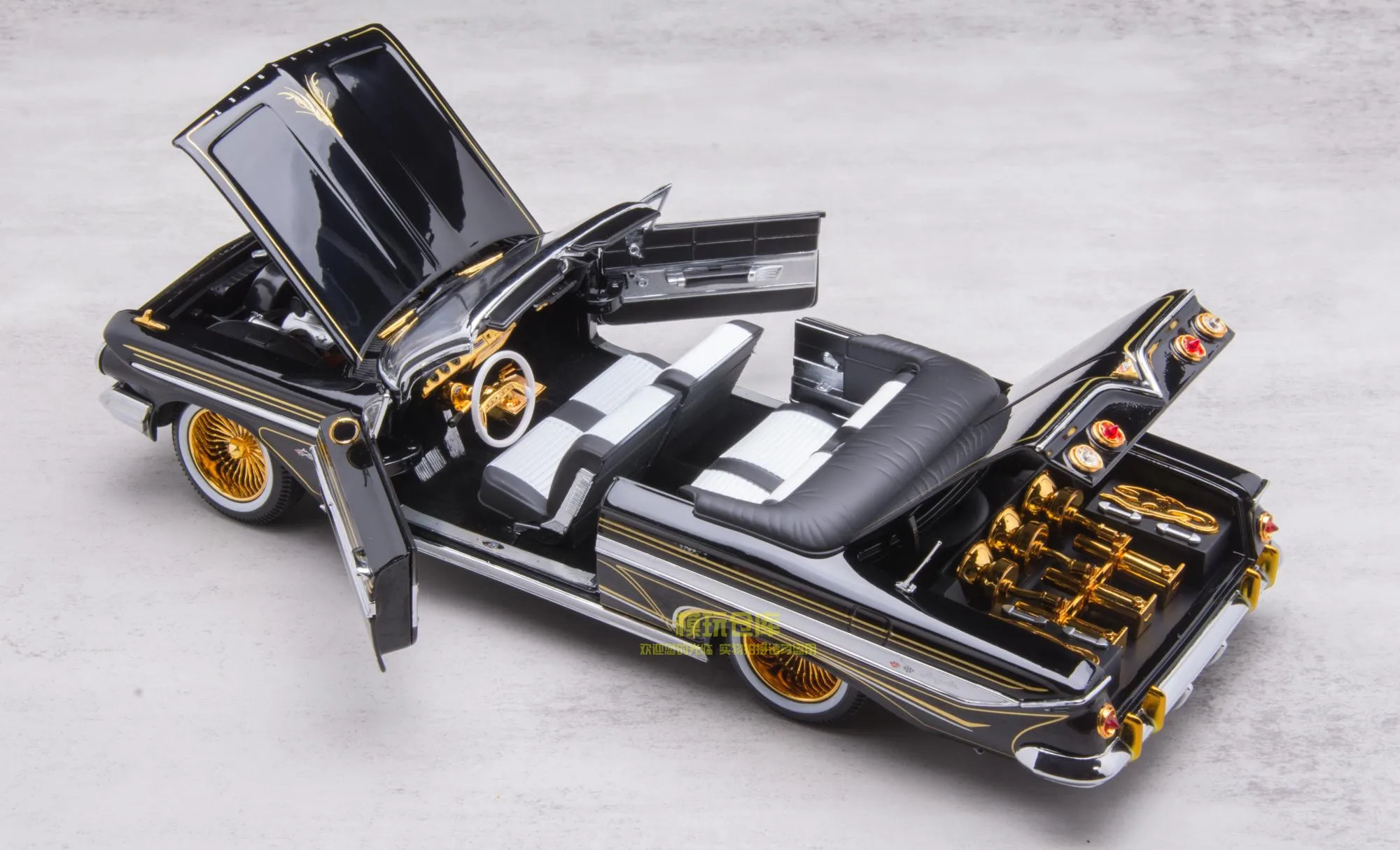 1:18 Chevrolet Impala Lowrider 1961 alloy die-cast miniature