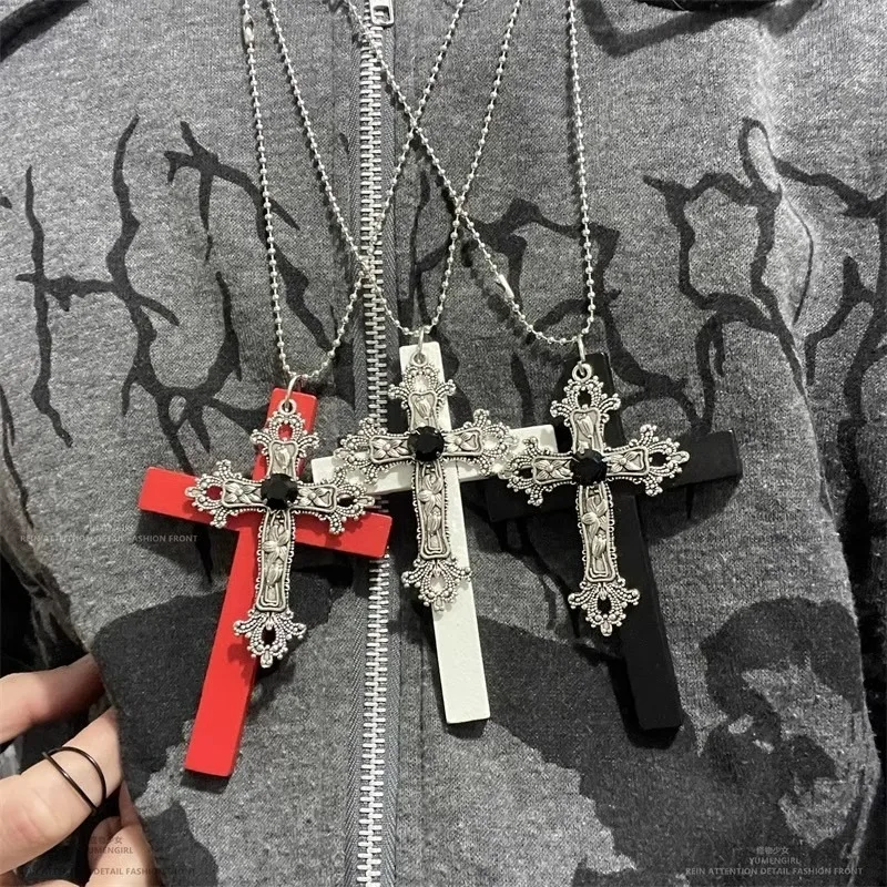 Y2K Wood Cross Black Drill Pendant Necklace for Women Men Fashion Vintage Cool Spicy Girls Hip Hop Necklace Party Jewelry Gifts 3