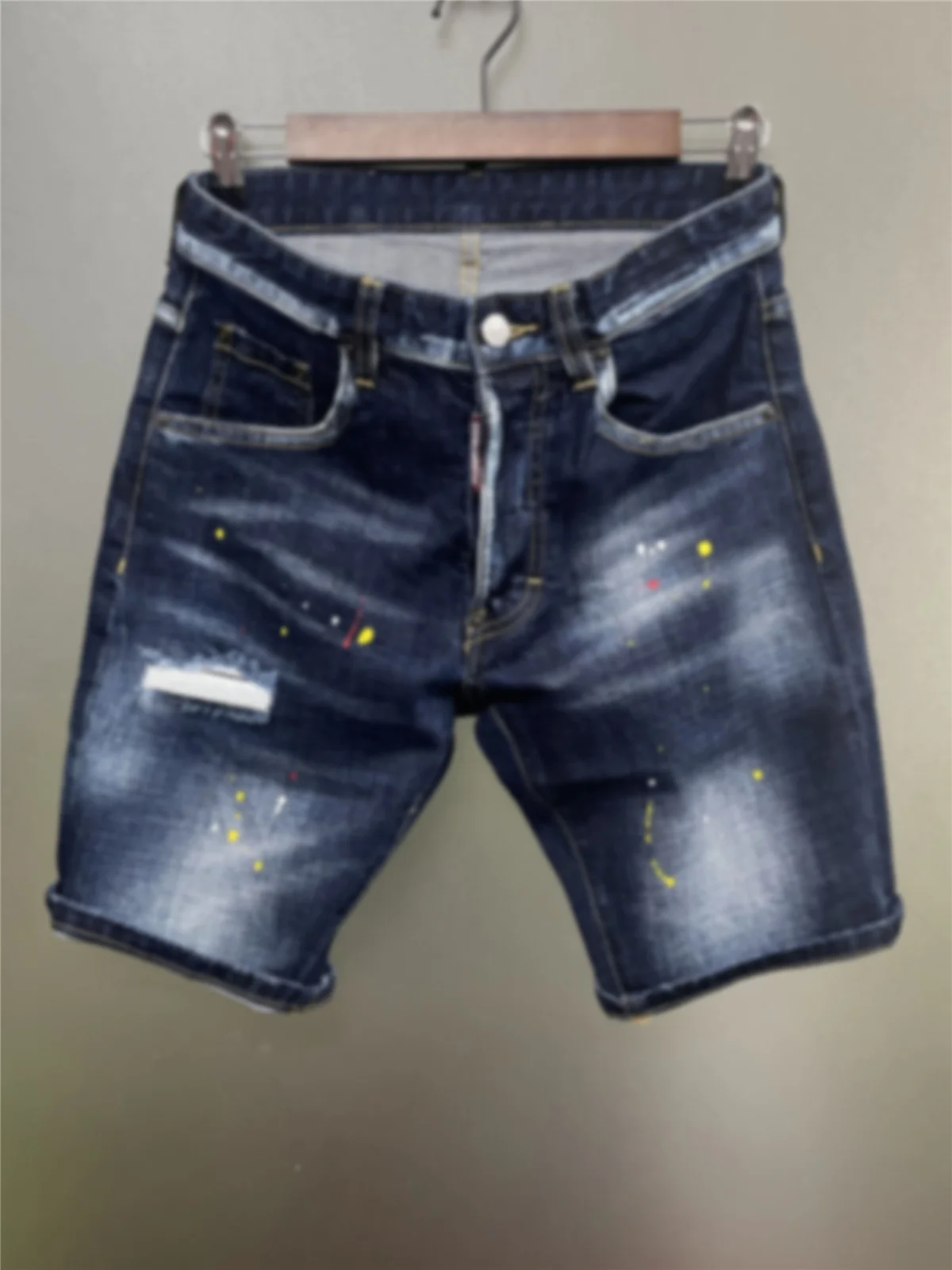 2024 Spring/Summer New D2 Jeans Trendy Men's Washed and Worn Hole Patch Car Logo Small Feet Blue Denim Shorts Men's