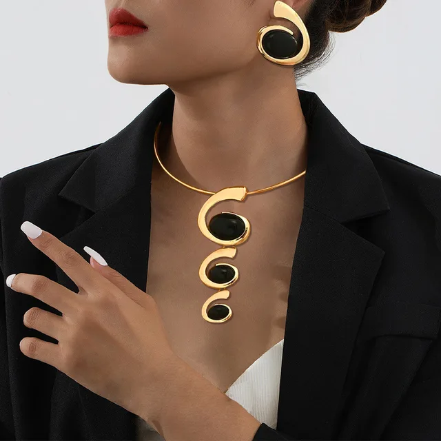 Spiral Pendant Collar Stud Earrings Set