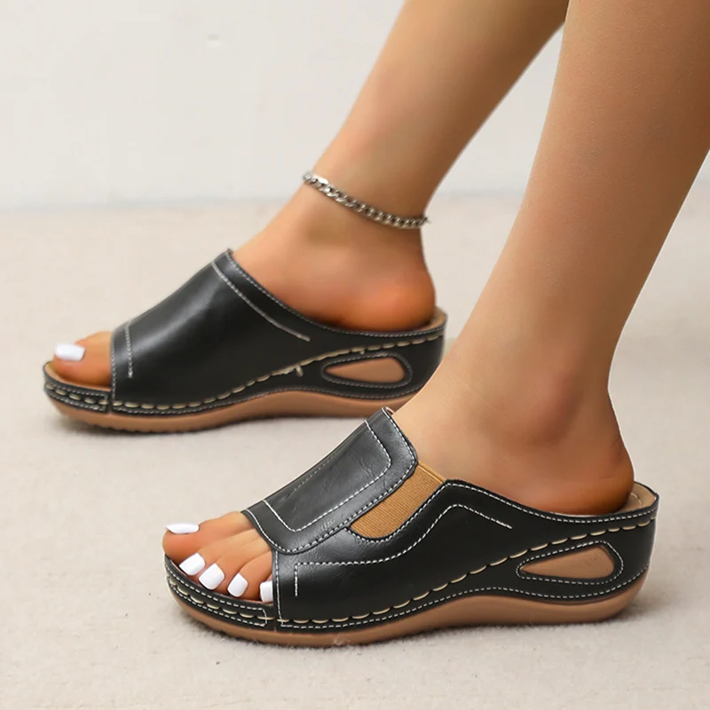 

2023 Summer Women's Outdoor Leisure Slope Heel Sandals Open-toed Non-slip Sandals Flip-flops Pu Leather Thick-soled Slide