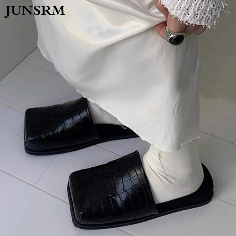 

2023 New Black All-match Slippers Square Head Black Plaid Pattern Outdoors Half Slipper Fashion Thick-soled Flat Shoes For Women