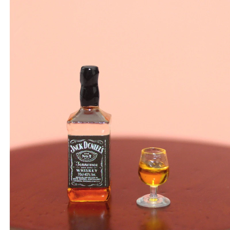 

Dollhouse Miniature 1:12 Popular Whiskey with Filled Glass Drink Bottles Model for Doll House Play Food Accessory