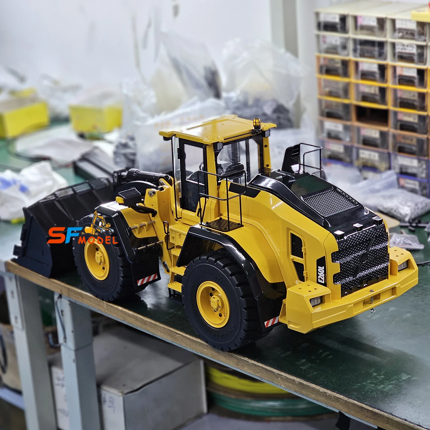 E260L RC Loader Metal Model 1/14 RC Hydraulic Loader RTR with Light and Sound System Engineering Remote Control Car Model Toy 3