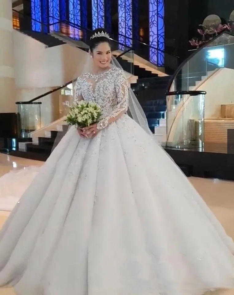 

Elegant Lace Appliques Crystal Cathedral Royal Train Beading Bride Custom Made Bridal Gowns
