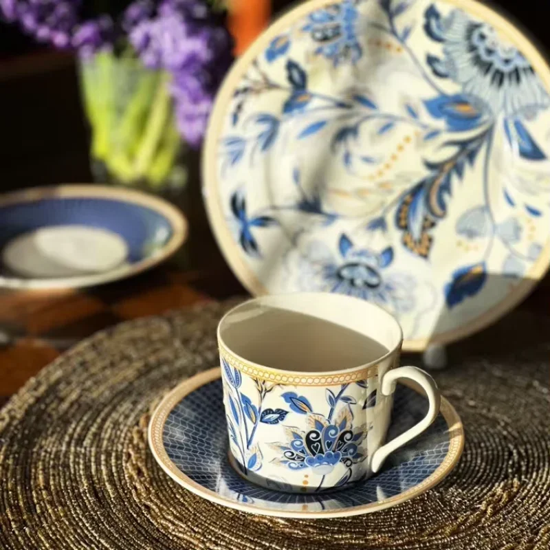 20-Piece Ceramic Classic Oriental Blue Element Coffee Floral Tableware Set Suitable for Family Use and Dinner