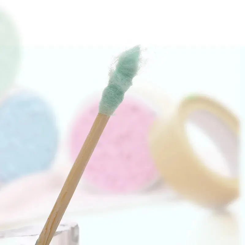 Cotton swabs 200 Pieces for Cleaning Face And Ears