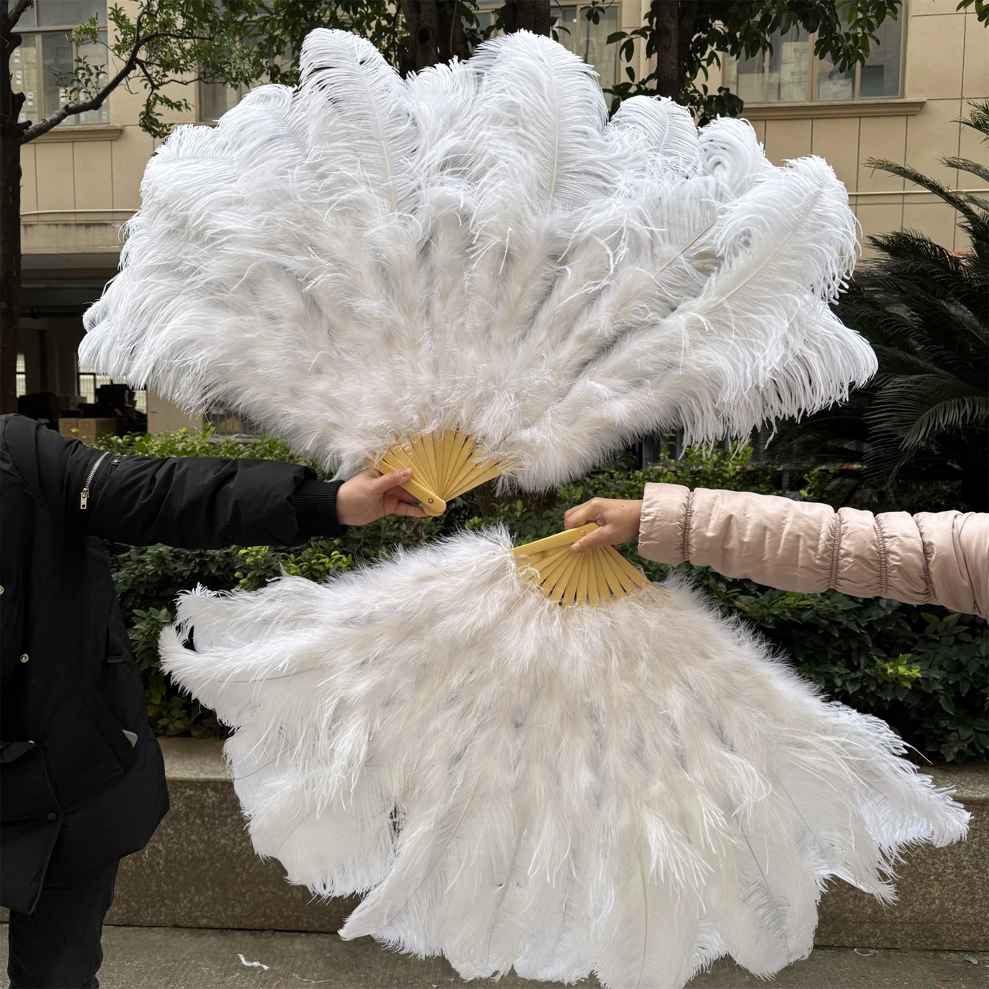 White Ostrich Feathers Fans Foldable Hand Held Plumes Fan Performance Fans Party Props Stage Show Props 100CM 130 CM 1/2/10Piece