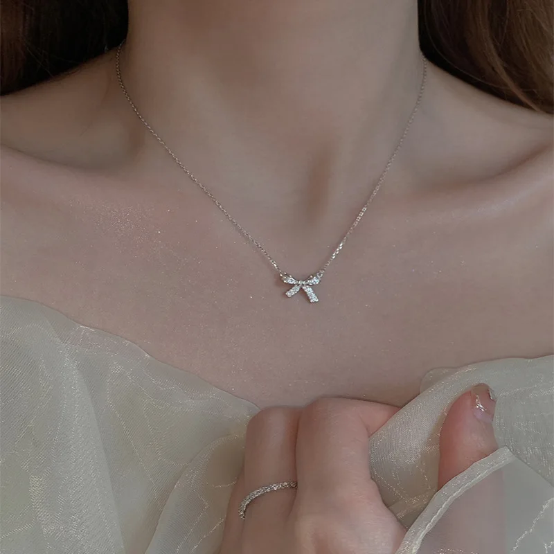 D 컬러 풀 모이사나이트 여성용 테니스 목걸이, GRA 925 실버 도금, 18k 화이트 골드 태슬 쥬얼리, 3mm 10 여성용 반짝이는 나비 매듭 펜던트 목걸이, 절묘한 새 달 별 쇄골 체인 목걸이, 패션 초커 파티 쥬얼리 선물, 신제품
