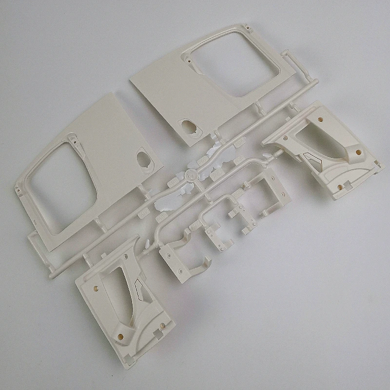 Hercules Hobby 1/14 Scale Plastic Tractor Truck Model Kit 2 Axle Actros with Opening Door 2