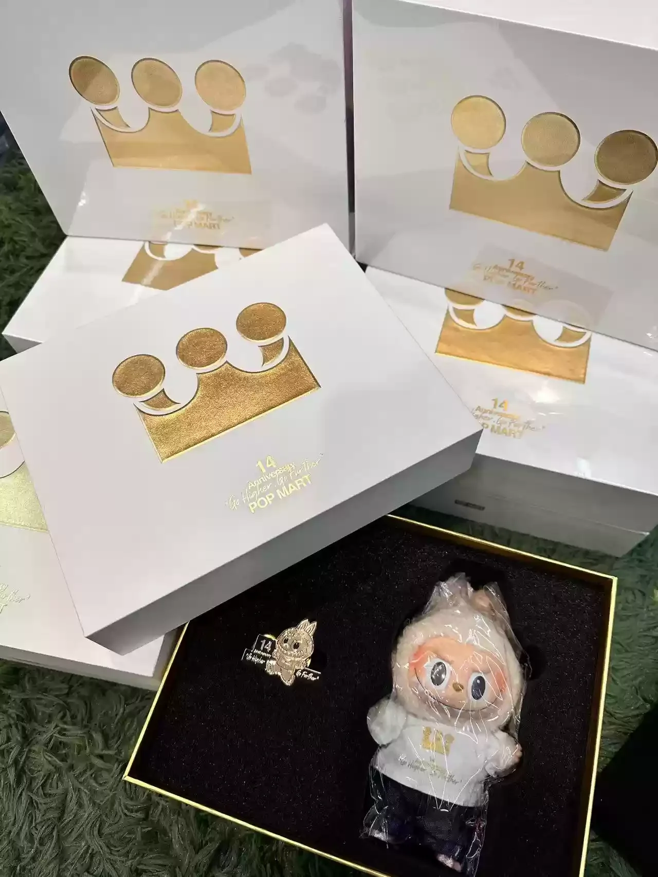 海外限定Labubu 14周年 スタッフ限定 ギフトボックス キーホルダー 海外限定Labubu 14周年 スタッフ限定 ギフトボックス キーホルダー
