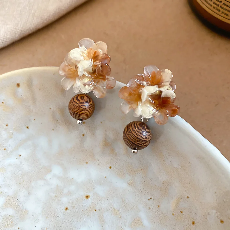 Brown Resin Tiger's Eye Stud Earrings - Detail View 7