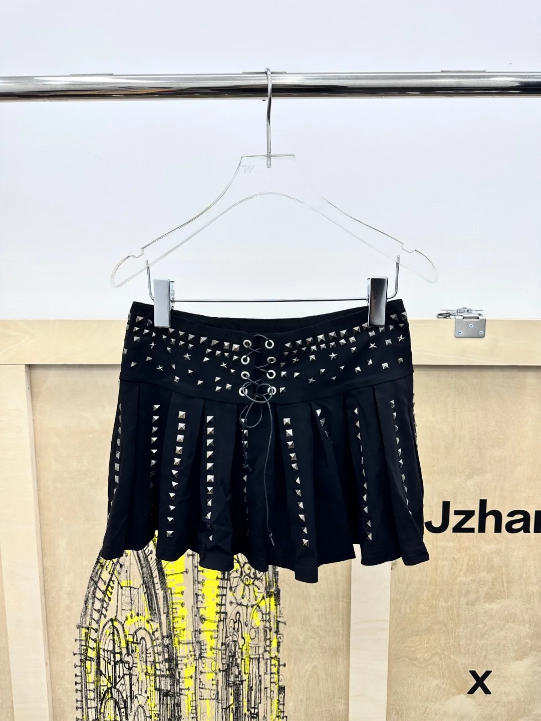 

2023 Summer New Women's Wear Black Rivet Lace up Short Skirt 0614