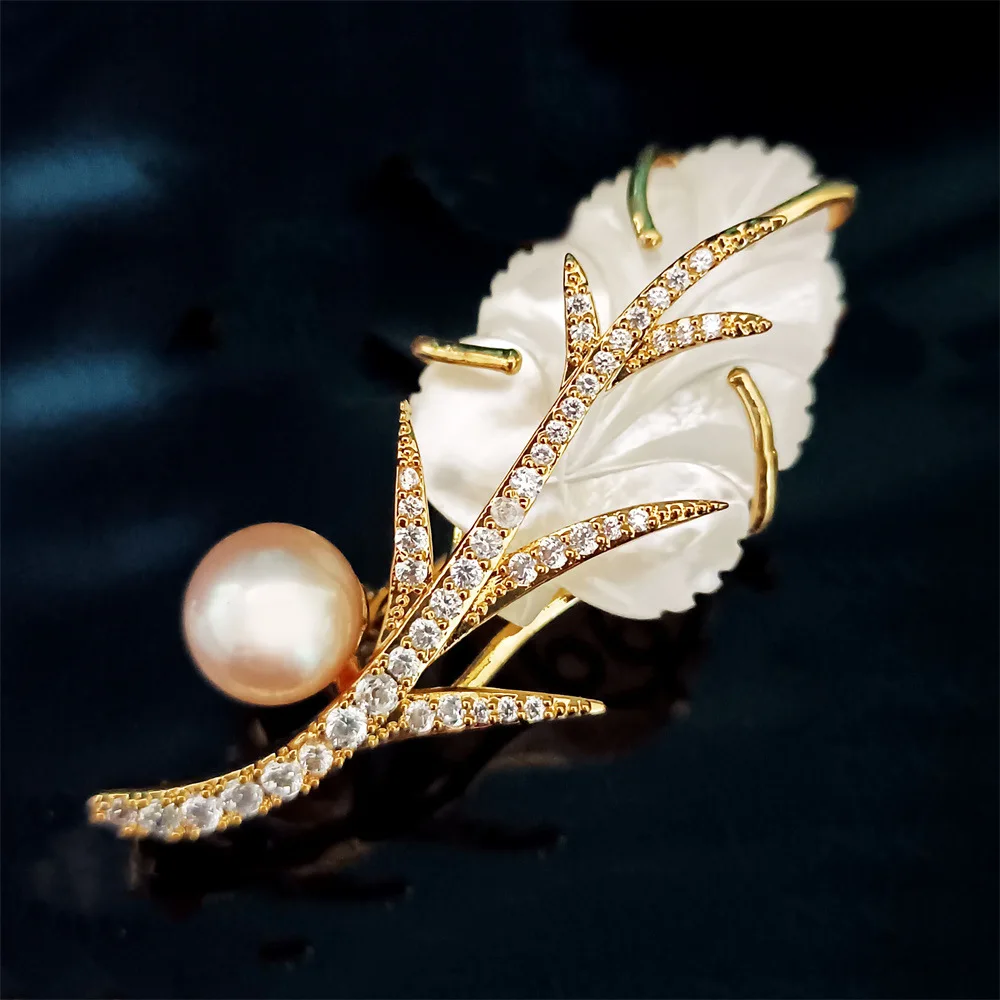 

Ethnic Natural Shell Leaf Brooch Female Gold-plated Zircon Feather Pin Buckle Freshwater Pearl Fashion Leaves Corsage Jewelry