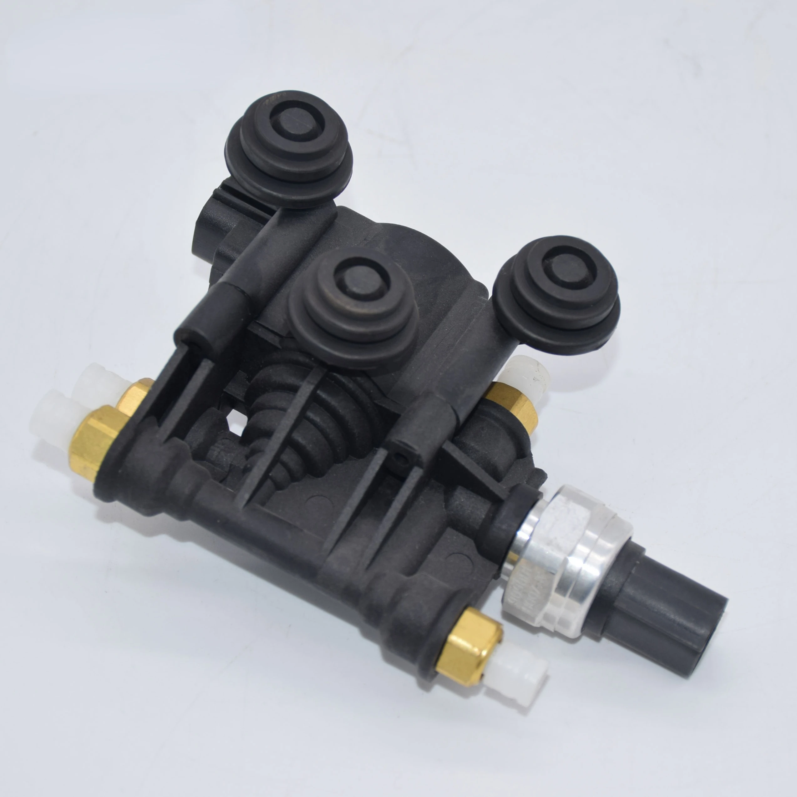 

Brand new Air suspension Transfer Relief Valve for Discovery 3/LR3 Discovery 4/LR4 Sport OE RVH000046