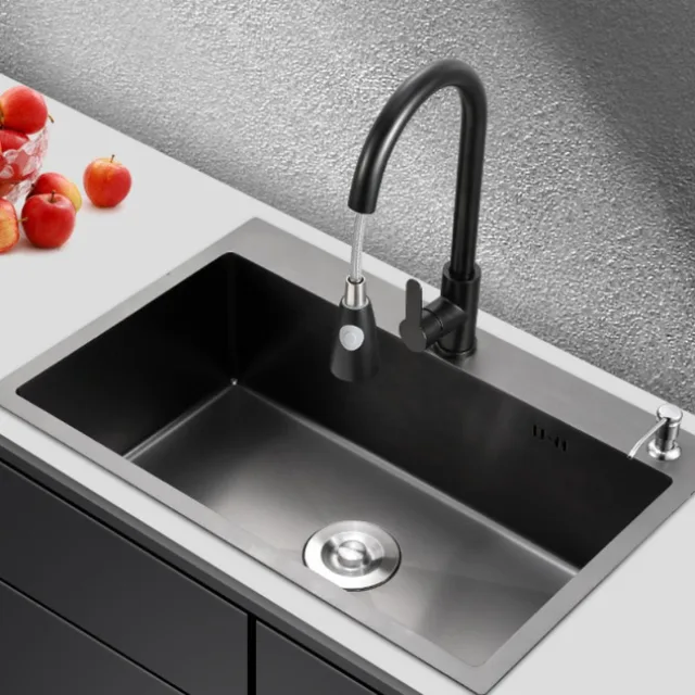 อ่างล้างจานสแตนเลส 304 สีดำ แบบหลุมเดียว พร้อมก๊อกน้ำแบบดึงออกได้ เคลือบนาโนป้องกันรอยขีดข่วน ทำความสะอาดง่าย สำหรับใช้ในครัวเรือนและเชิงพาณิชย์ 4