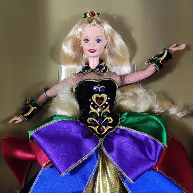 Barbie Mattel - L9598 Collection- Poupée Hiver Dore