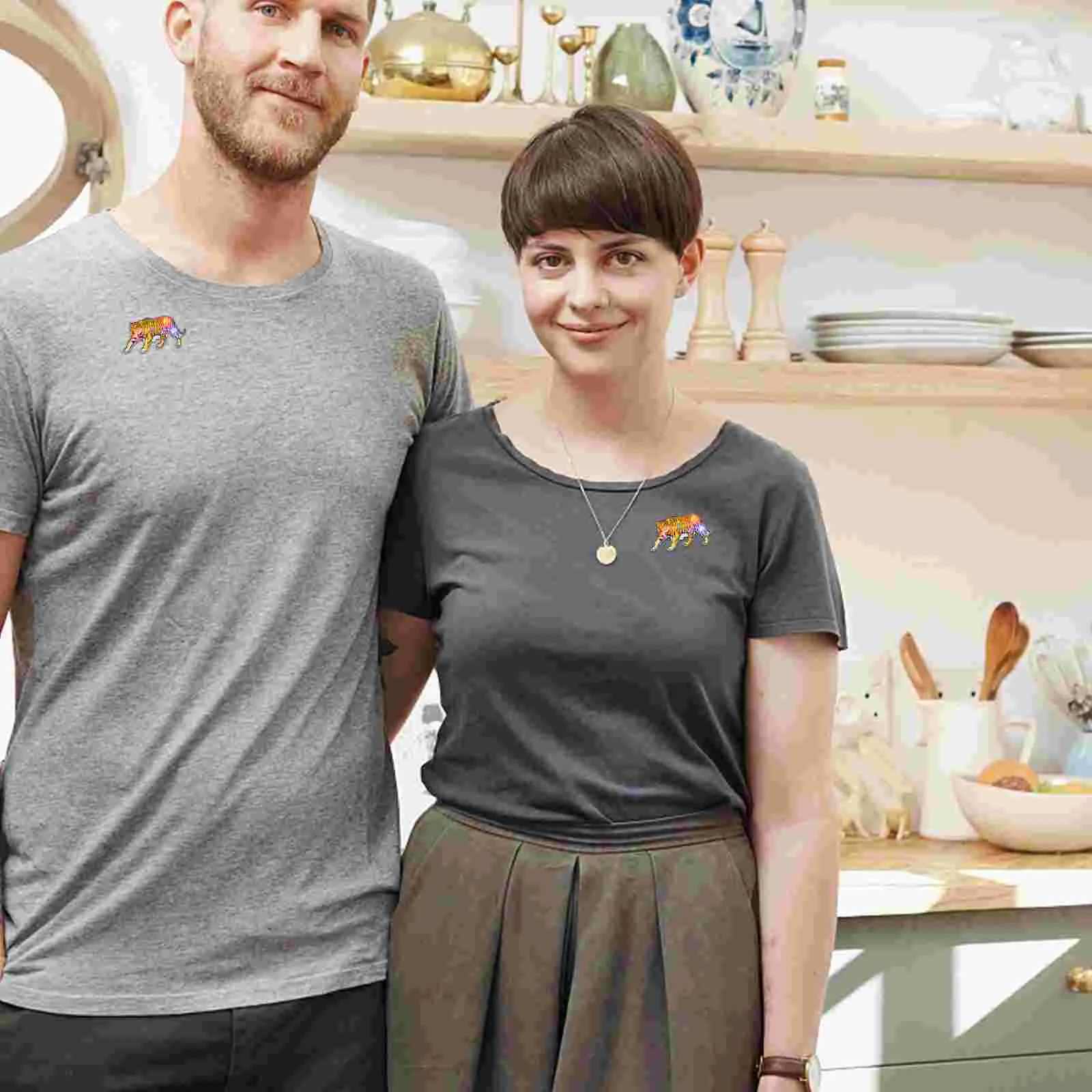 

25 Pcs Modeling Luminous Badge Decor 2022 Party Supplies Plastic Costume Brooch