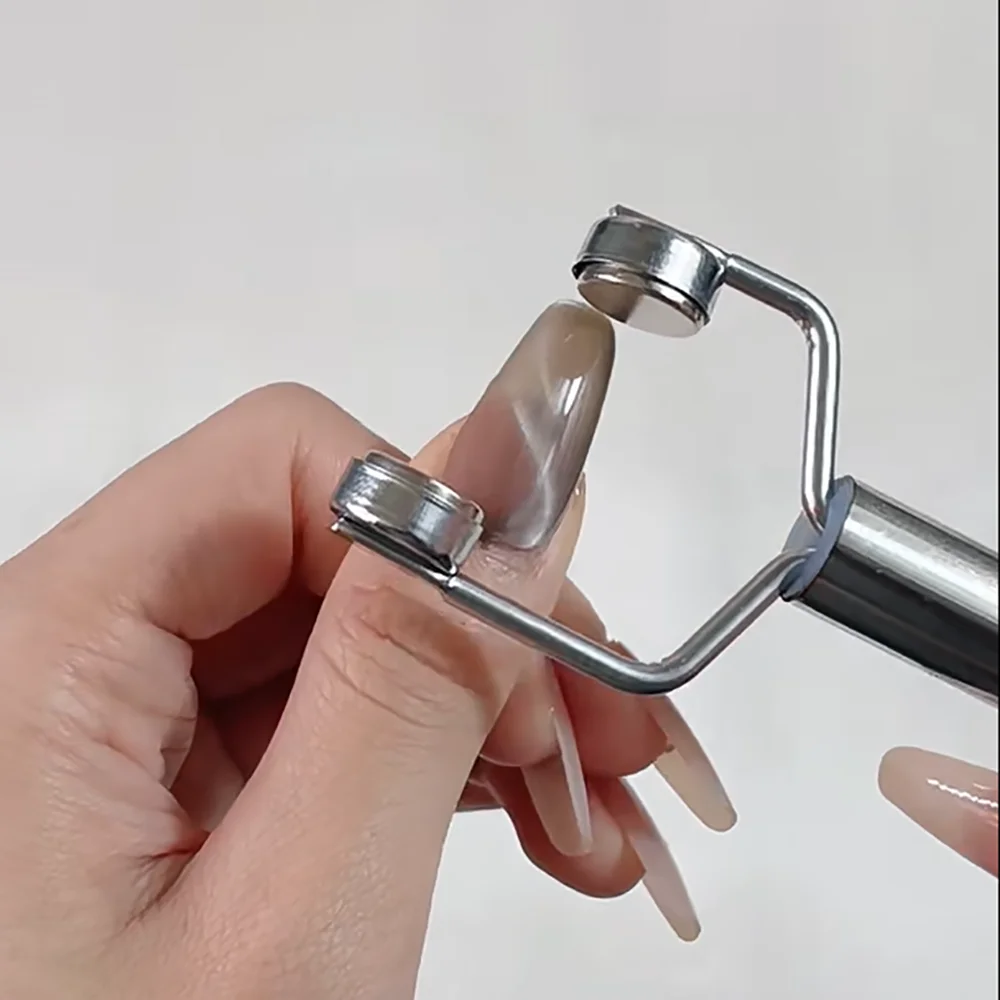 Bâtonnet magnétique en y pour effet cat eye sur vernis semi-permanent_voghion.com