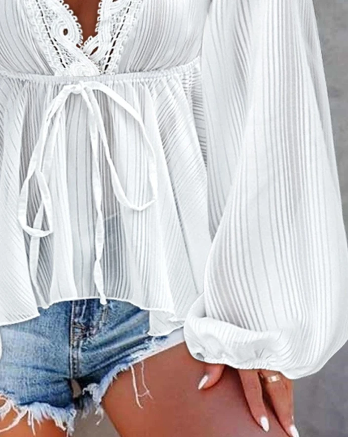 Рисунок 3 - Блузка женская однотонная с V-образным