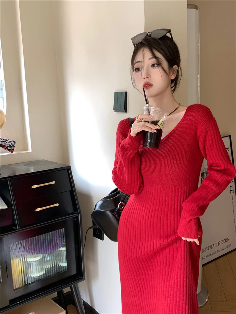

Korean version of V-neck Hepburn style long-sleeved all-over waist slimming knit dress with coat simple sweater dress