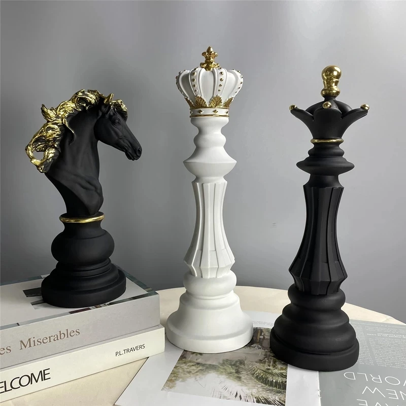 

2023 Resin Retro International Chess Figurine for Interior King Knight Sculpture Home Desktop Decor Living Room Decoration