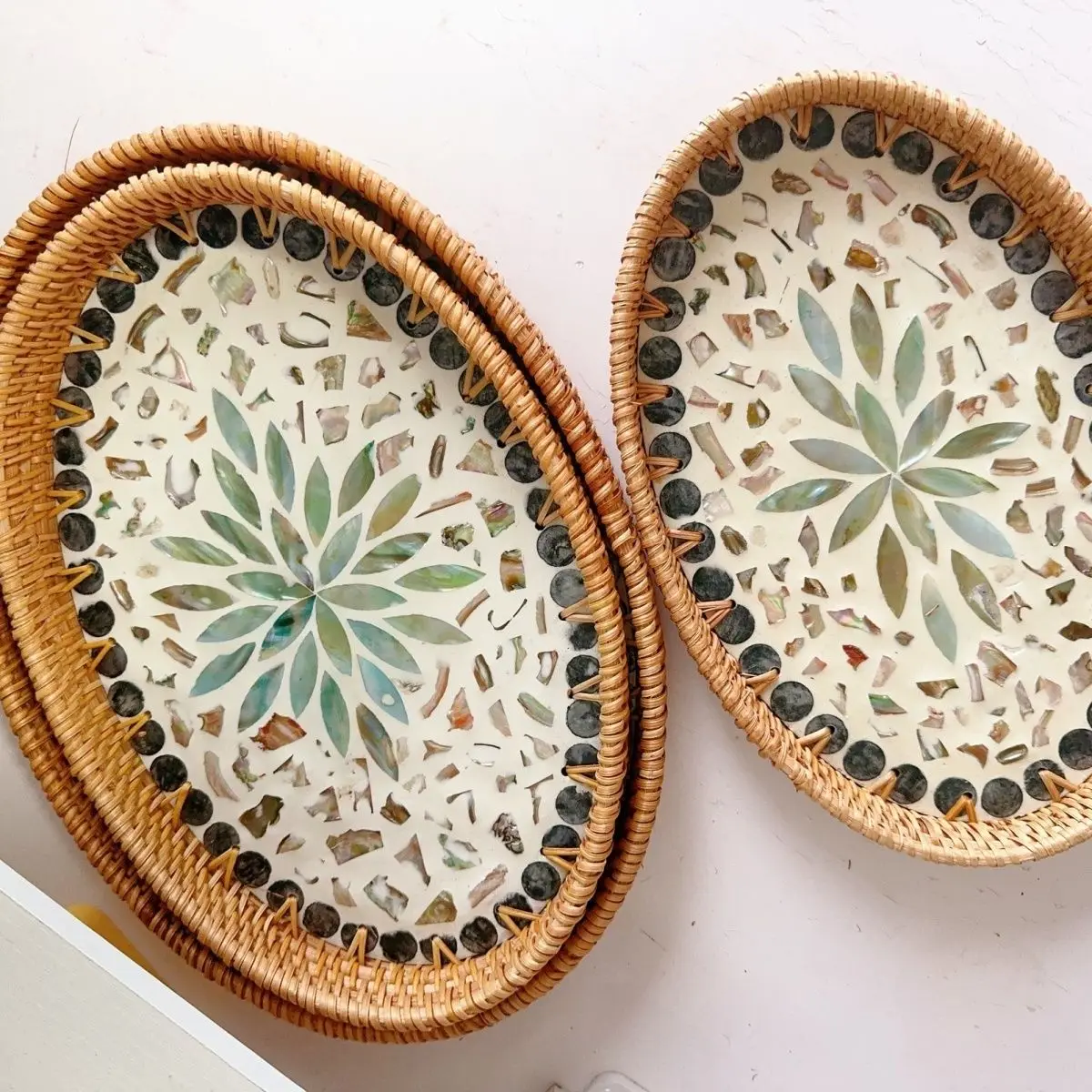 Rattan Fruit Plate Fruit Basket, Oval Hand-woven Shell Tray Household Living Room Snack Desktop Storage Trays
