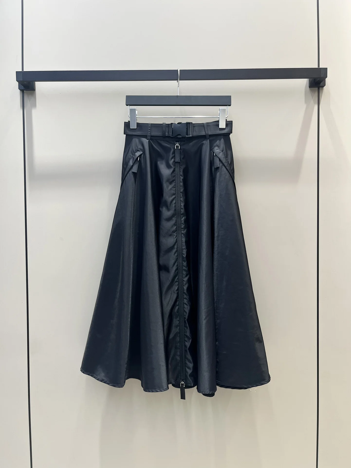 

2023 Early fall new, nylon custom belt super swing half skirt, two-way zipper accessories, sweet cool wind