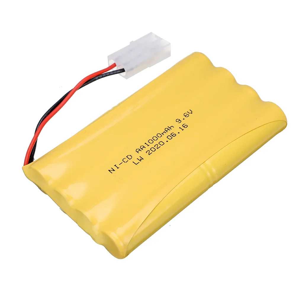 Vue de dessus du lot de chargeurs RC 1S LiPo 3.7V, empilés sur une table