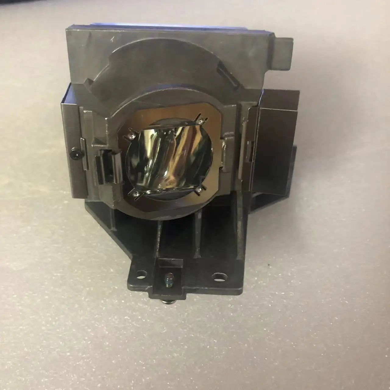 

AWO Replacement Original lamp WITH Housing 5J.JEE05.001 For BenQ HT2050 / HT3050 / W1110 / W2000 Projectors