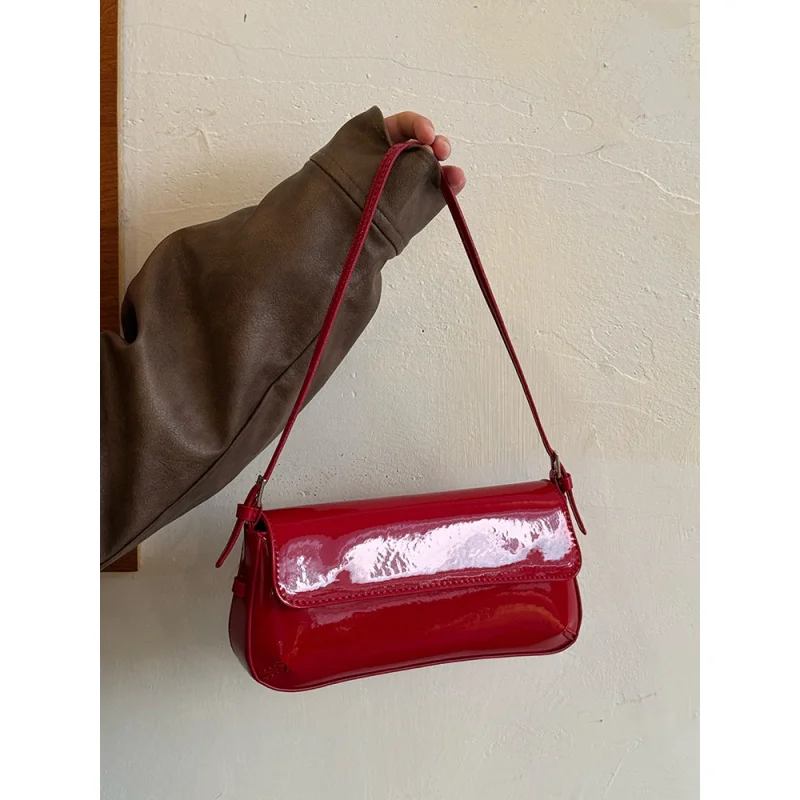 Korean Version Ins Patent Leather Underarm Shoulder Bag 2025 New Fashionable And Simple Commuting Baguette Bag High-End Handbag