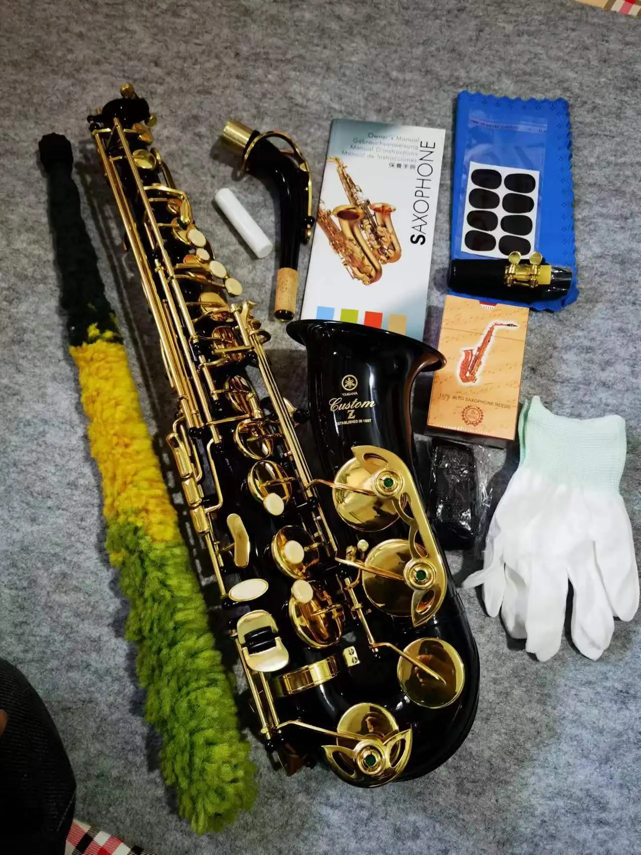 Alto-ケースとアクセサリーを備えたサックス,黒と金の楽器