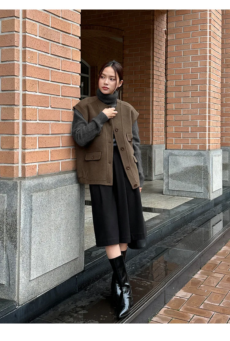 

Autumn and Winter Women's Casual Solid Round Neck Pocket Decoration Loose Vest