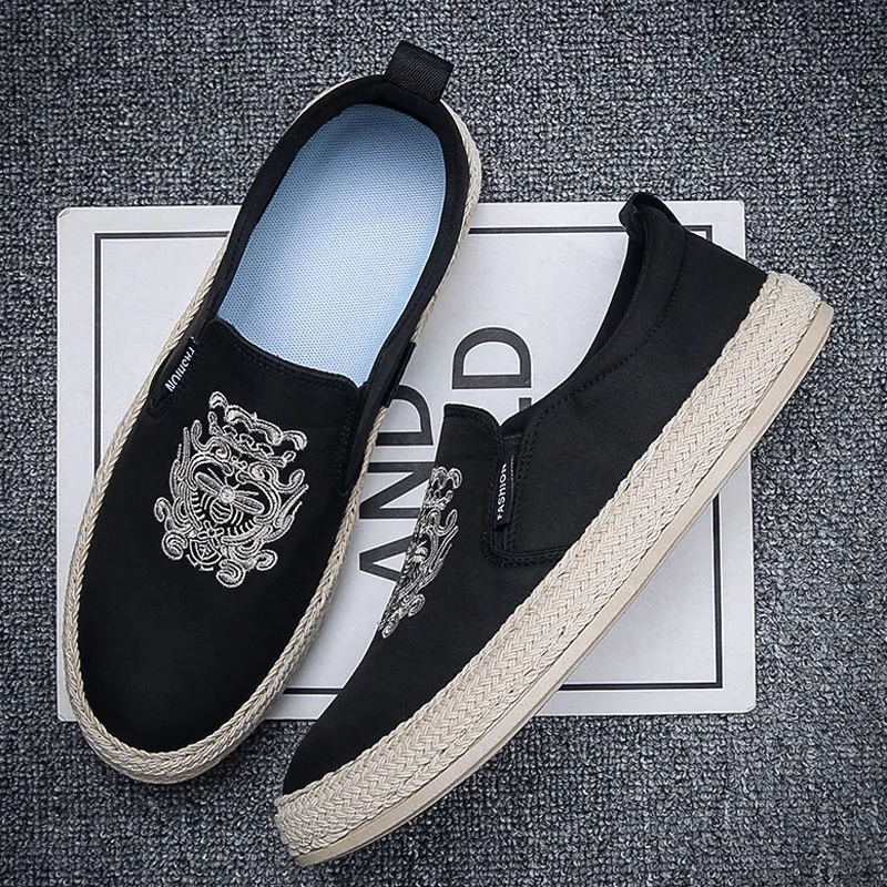 

Лоферы мужские из дышащей ткани, повседневные, без застежки, уличная мода, мягкая обувь с вышивкой, лето 2024