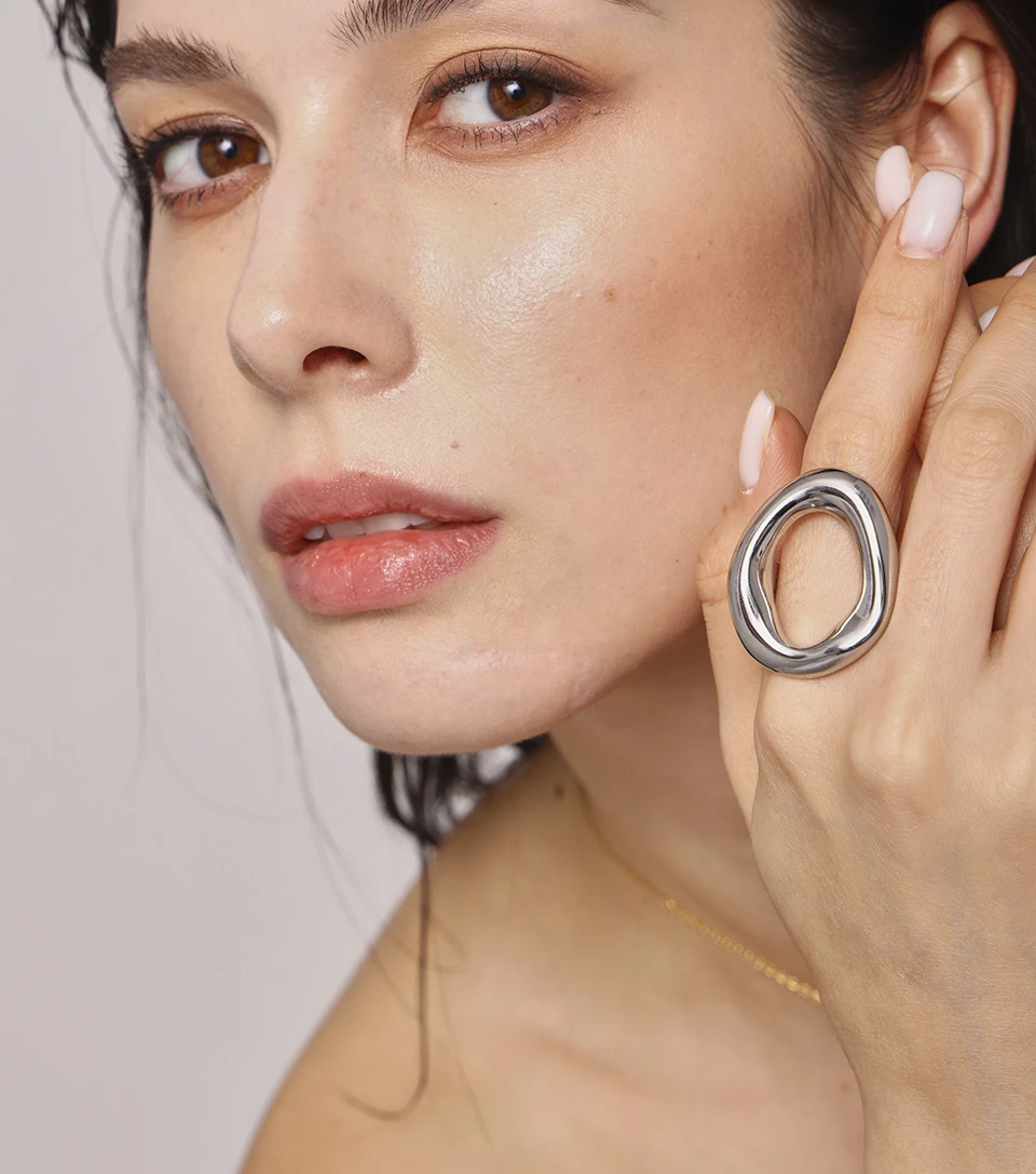 Minimalistische klobige Ringe aus Edelstahl für Frauen, 18 Karat vergoldet, Hyperbole-Damenring, weiblicher Ring, ästhetischer Damenschmuck – Detail 11