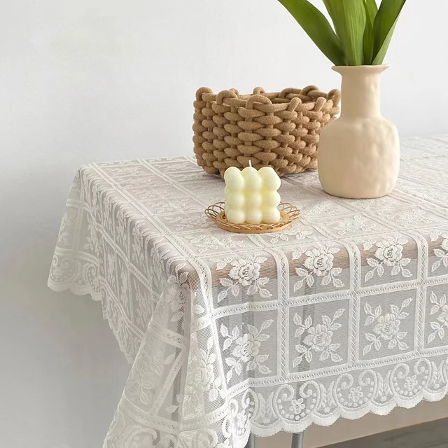 Une nappe en dentelle brodée antique - Nappe carrée en polyester avec processus de coupe de fleur élégante de couleur unie, 100% polyester 3