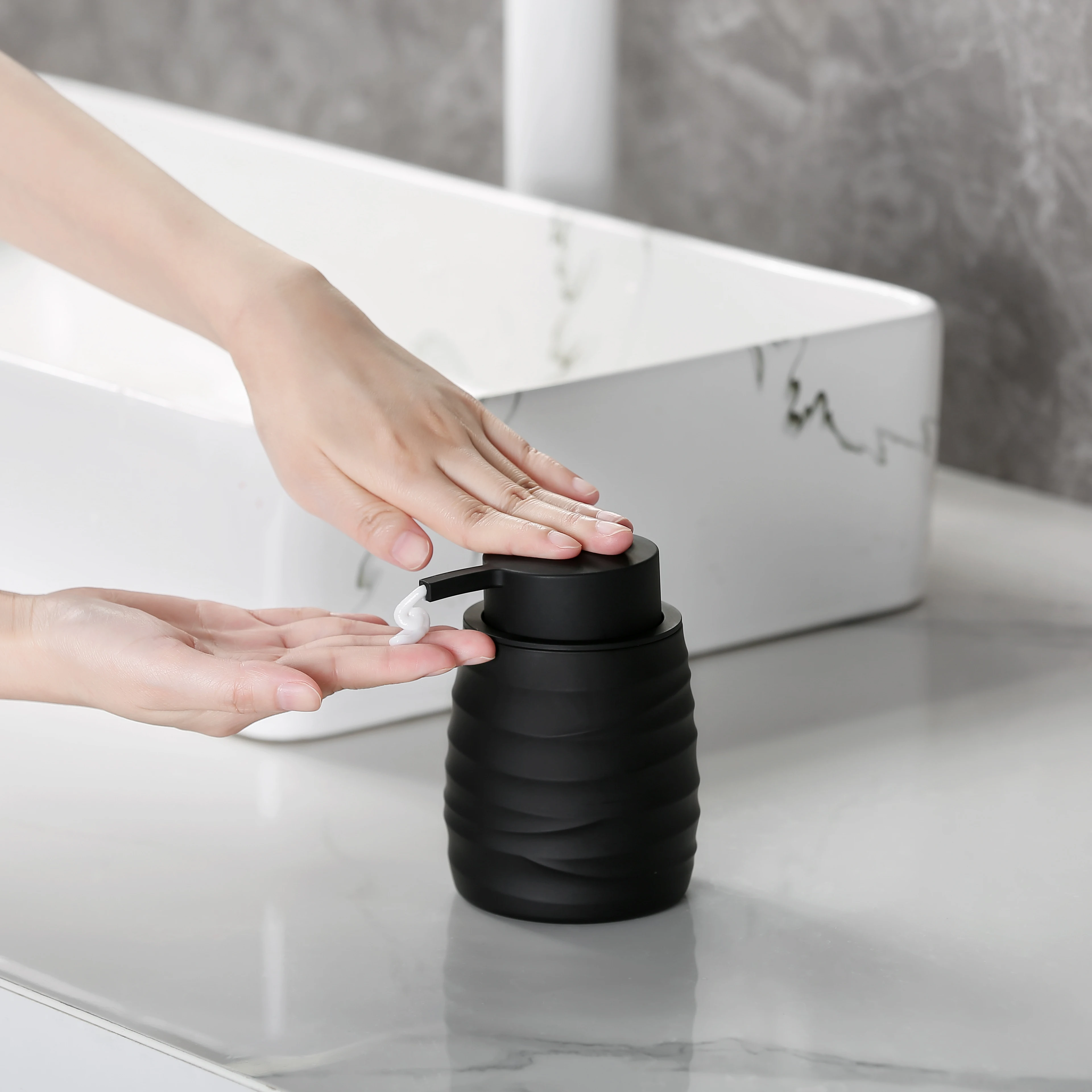 Description Picture 3 of item1 pcs Matte Stripe Style Soap Dispenser, Modern Minimalist Style for Kitchen Bathroom Countertops, Refillable