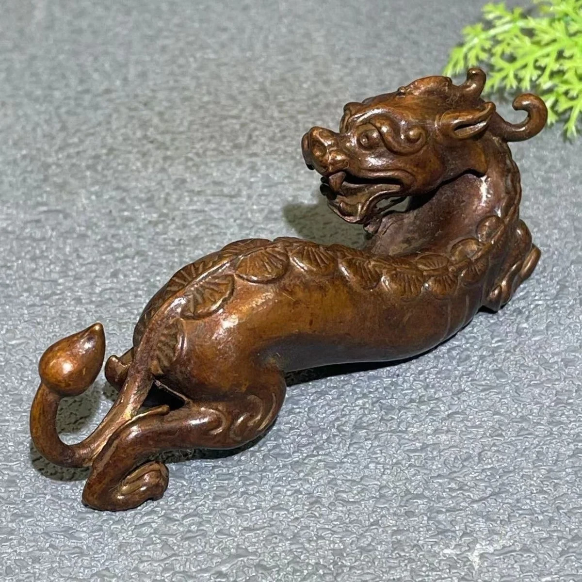 Solid dragon ornament, paper dragon shaped pen holder, ruler, tea pet, home and desktop decoration ornament