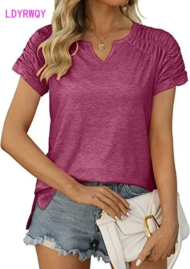 

2023 Summer European and American new V-leader short-sleeved T-shirt with pleated mouth and split hem