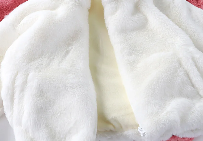 Kids coat lifestyle image 3