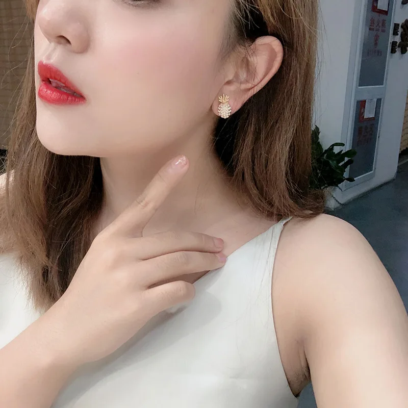 Imitation Pearl Mini Pineapple Earrings for Women Small Simple Korean Fashion Chic Jewelry Gifts 2024