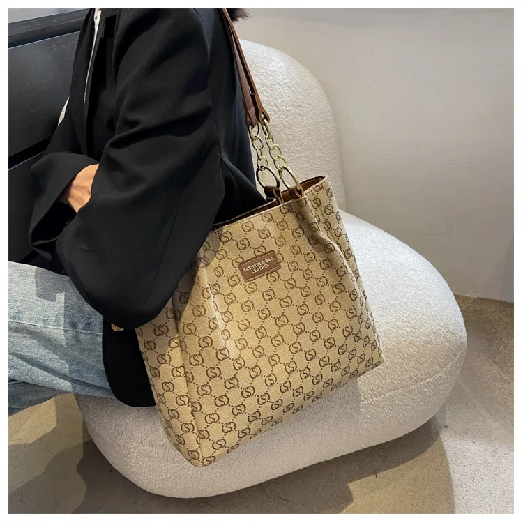 Gucci Signature Logo Tote bag Shoulder Bag Purse - clothing