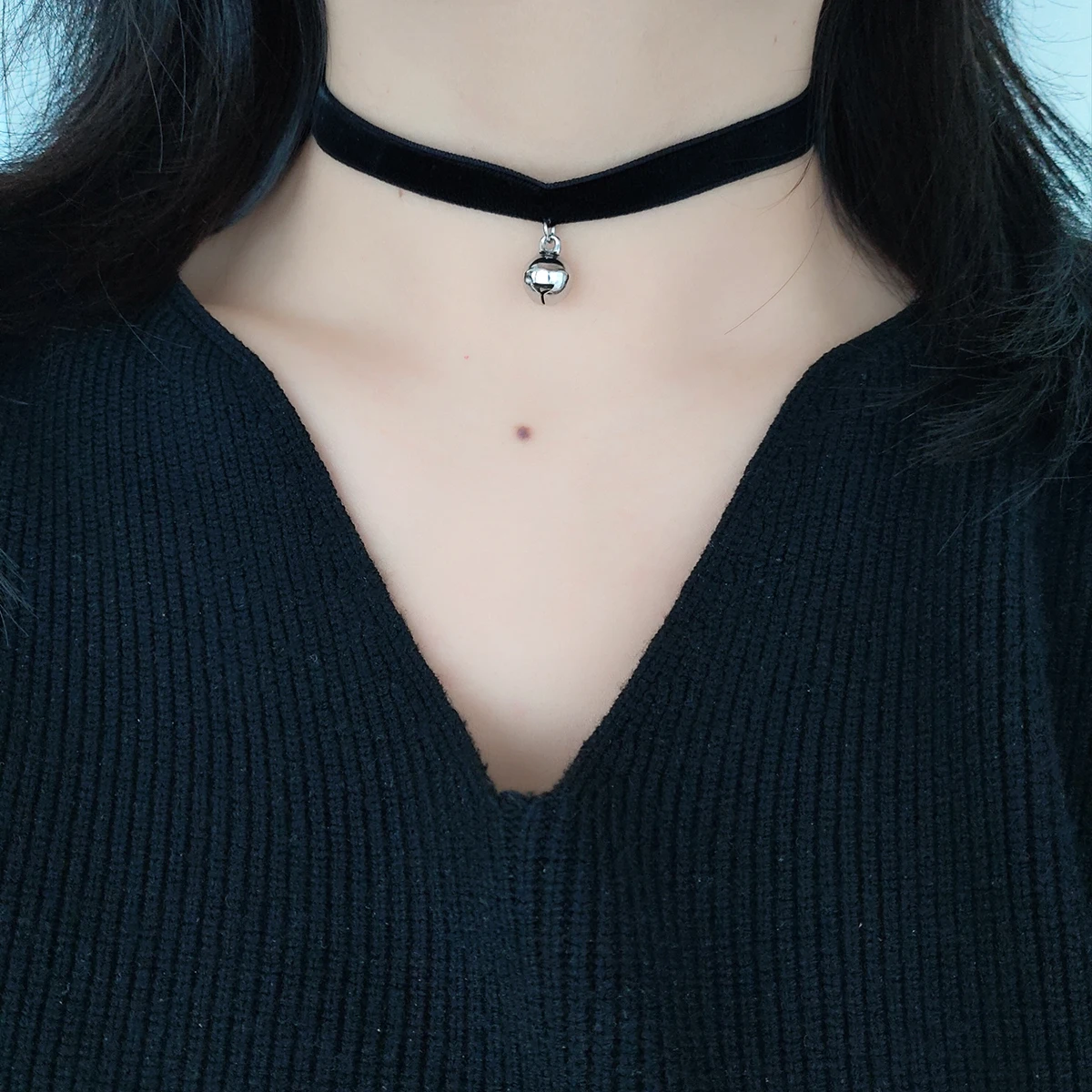 Modischer, süßer und süßer Y2K-Halsband aus schwarzem Samt mit Riemen, Glockenanhänger, Halskette, Damen-Accessoire-Schmuck